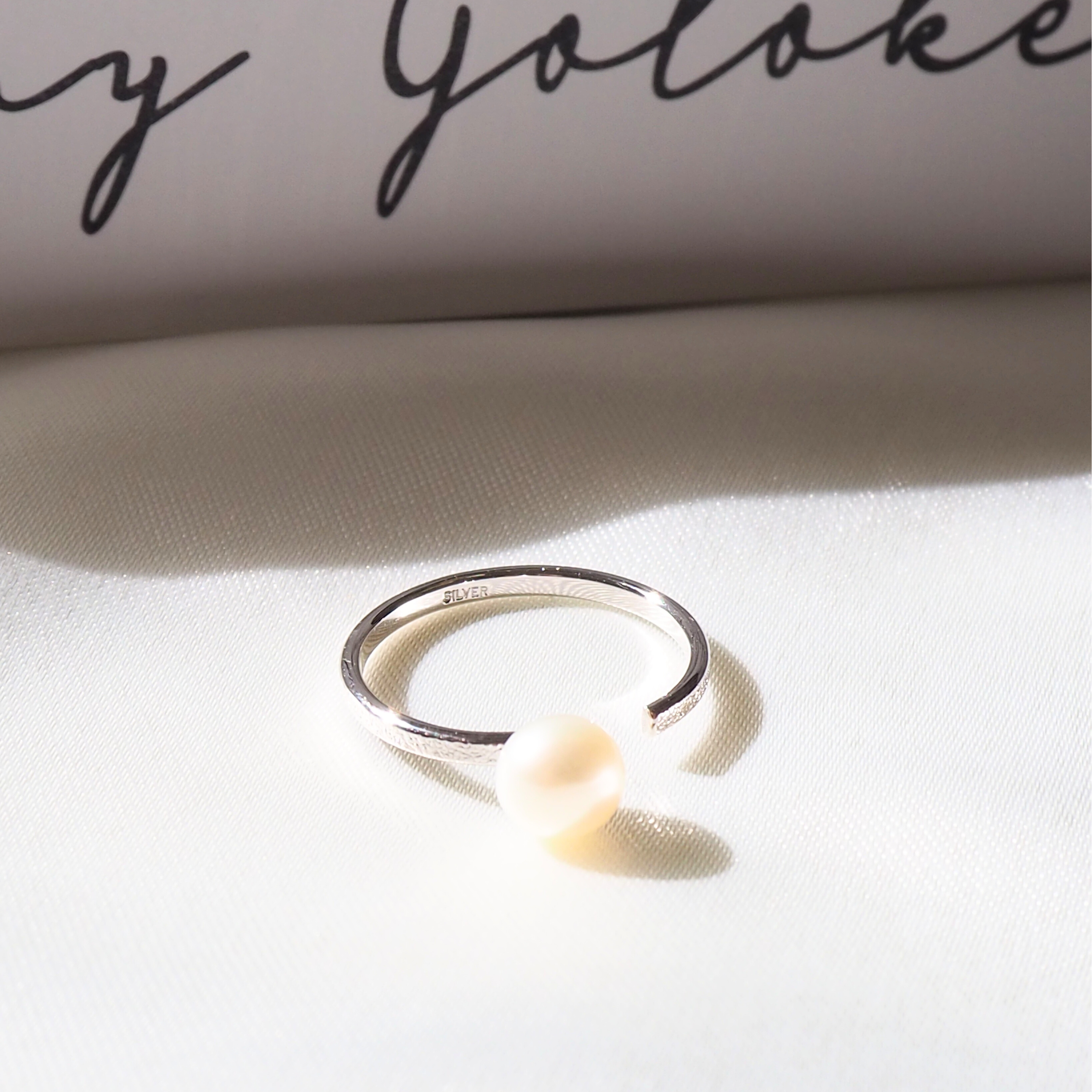 【淡水パール×シルバー】華奢なパールリング｜ミニマルで品格あるデザイン