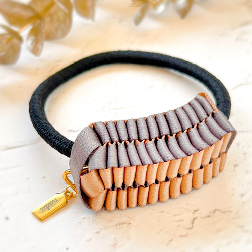 人とは違うものをお求めの方へ！リボンでできたモードなヘアゴム/個性