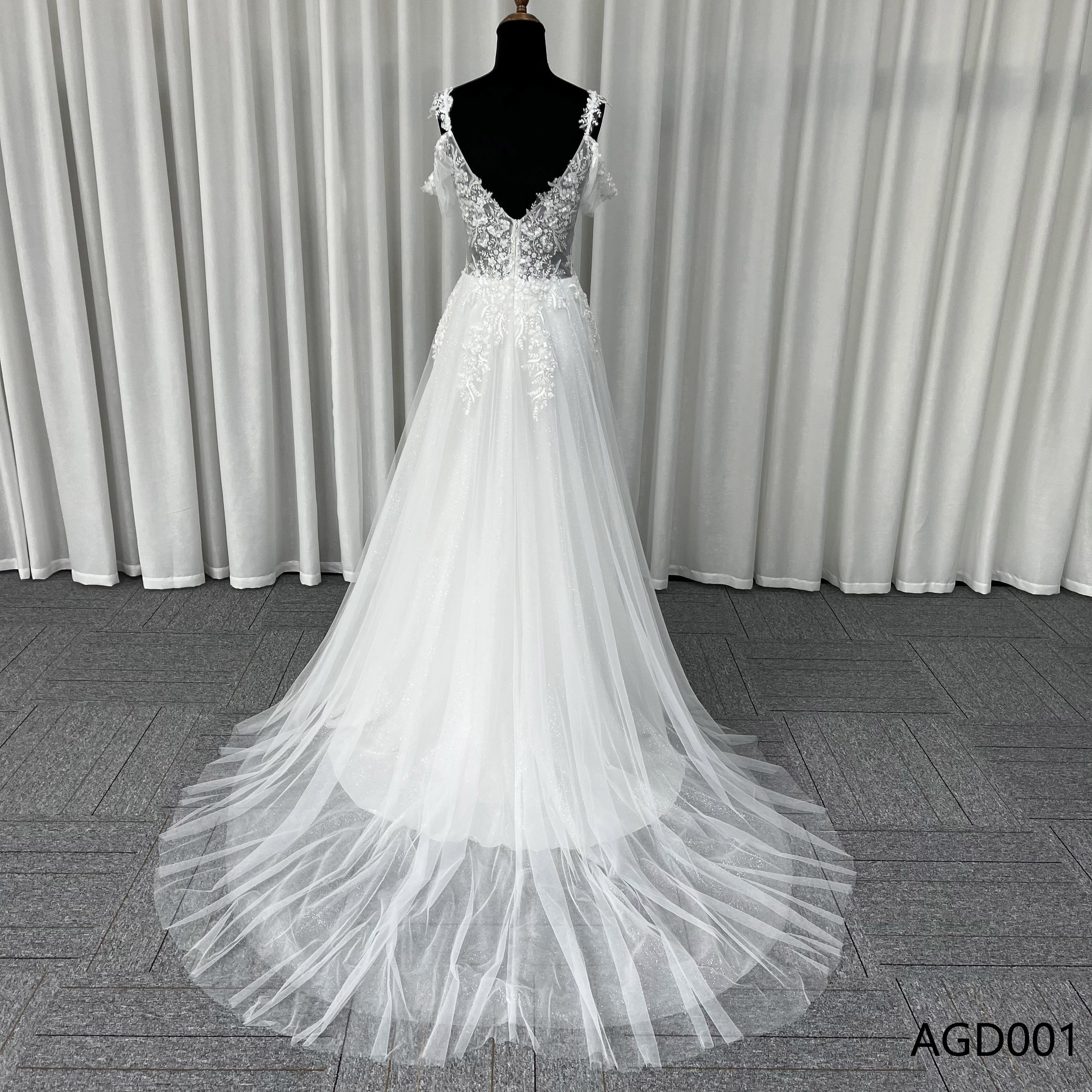 Aライン　チュール　クイーンアンネック　オフショルダー　ファスナー　取り外し可能お袖　二の腕を隠せる　エレガント卒業式