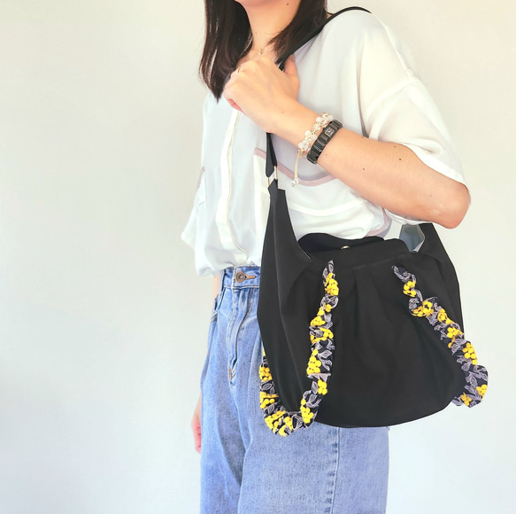撥水帆布×ぷくまる刺繍のフリルショルダーバッグ│2Way　旅行　フェス　肩掛け　斜め掛け 15枚目の画像