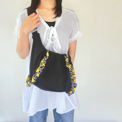 撥水帆布×ぷくまる刺繍のフリルショルダーバッグ│2Way　旅行　フェス　肩掛け　斜め掛け 3枚目の画像