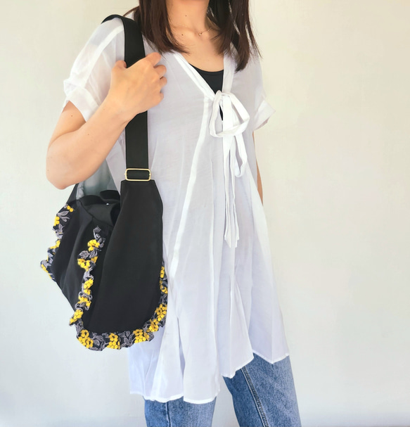 撥水帆布×ぷくまる刺繍のフリルショルダーバッグ│2Way　旅行　フェス　肩掛け　斜め掛け 17枚目の画像