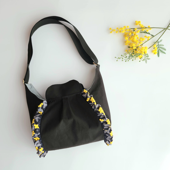 撥水帆布×ぷくまる刺繍のフリルショルダーバッグ│2Way　旅行　フェス　肩掛け　斜め掛け 14枚目の画像