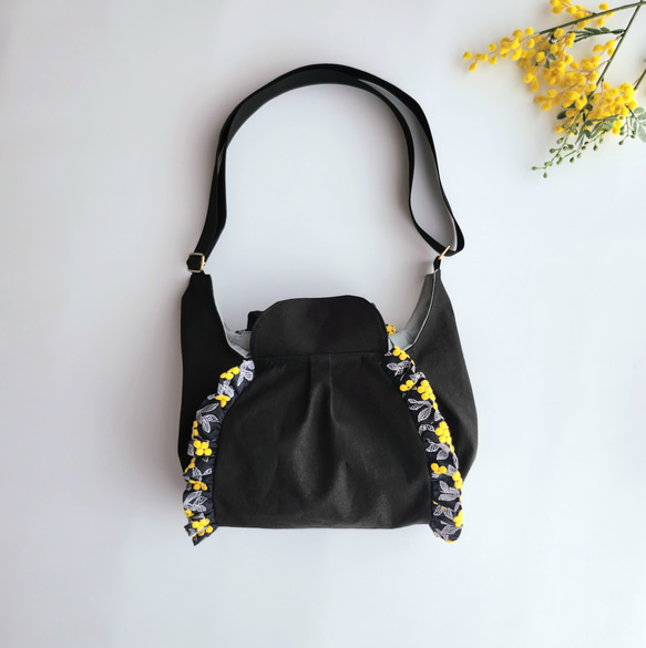 撥水帆布×ぷくまる刺繍のフリルショルダーバッグ│2Way　旅行　フェス　肩掛け　斜め掛け 6枚目の画像