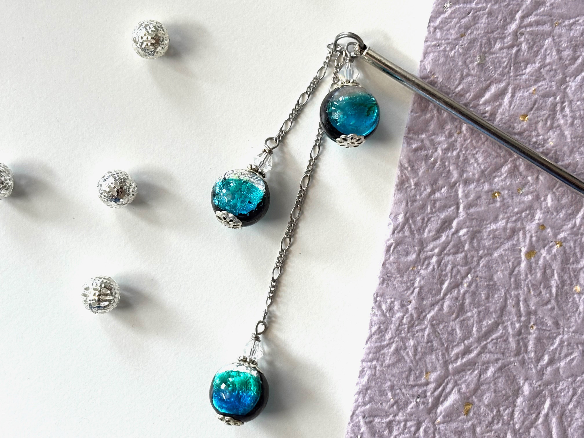 かんざし　ラムネソーダの様な水色グラデーションのとんぼ玉３連　一本挿し　一本簪　涼しげ　夏　青　ブルー