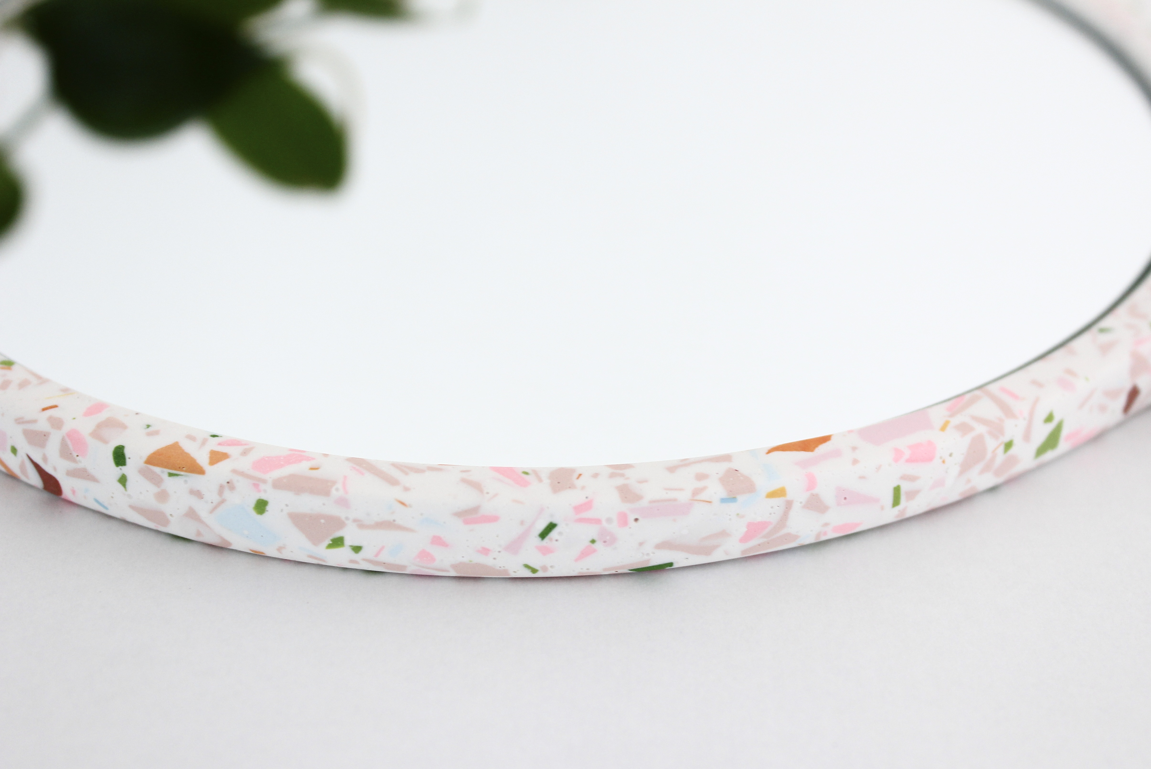 【2025新作】ジェスモナイトのカラフルな手鏡