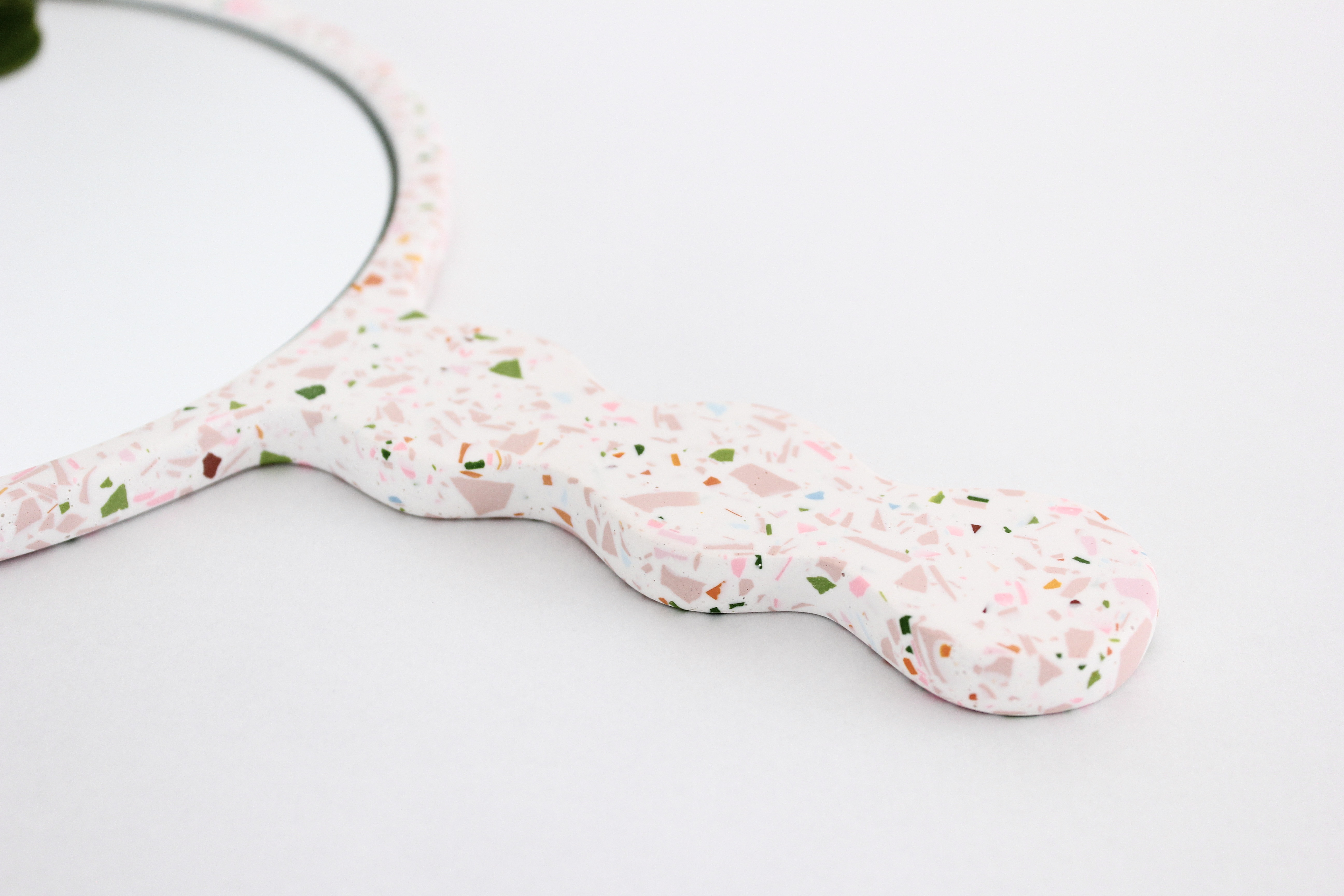 【2025新作】ジェスモナイトのカラフルな手鏡