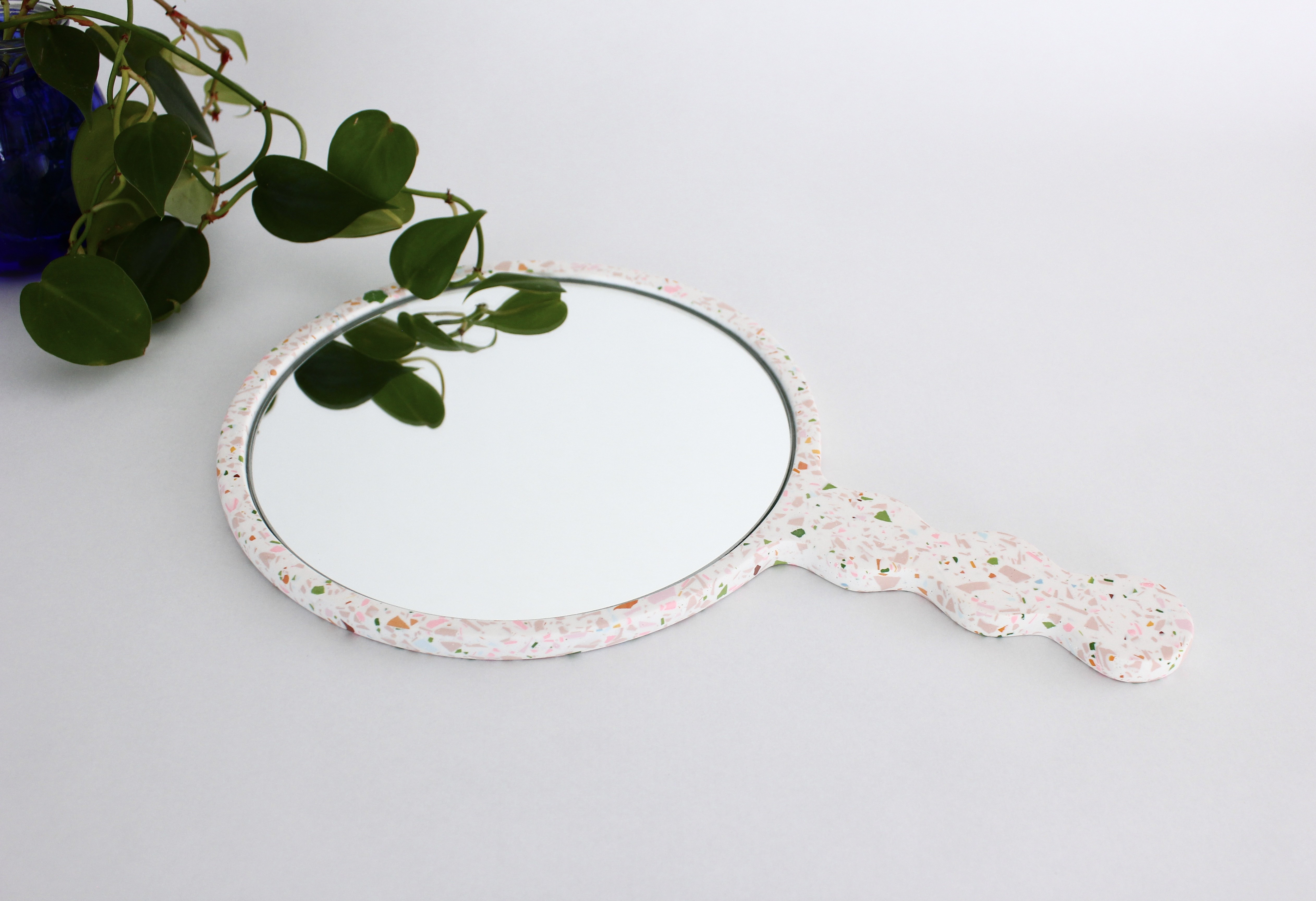 【2025新作】ジェスモナイトのカラフルな手鏡