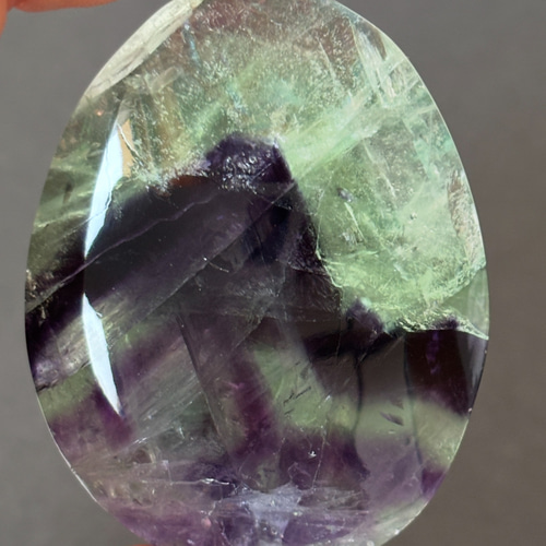 しっかり虹入り!!☆グリーン＆パープルフローライト☆握り石☆ 瀧川