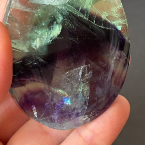 しっかり虹入り!!☆グリーン＆パープルフローライト☆握り石☆ 瀧川