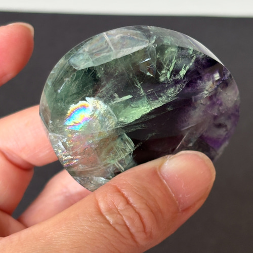 しっかり虹入り!!☆グリーン＆パープルフローライト☆握り石☆ 瀧川