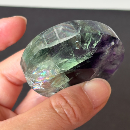 しっかり虹入り!!☆グリーン＆パープルフローライト☆握り石☆ 瀧川