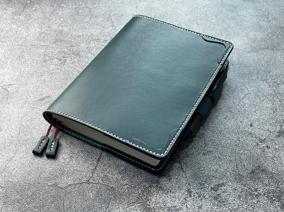【手縫】ほぼ日手帳カズンA5用ブルーグリーン本革手帳カバー（角花飾）2本しおり付き（バタフライストッパー） 3枚目の画像