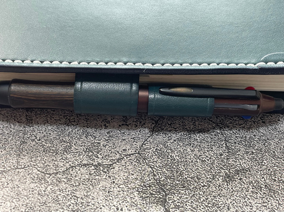 【手縫】ほぼ日手帳カズンA5用ブルーグリーン本革手帳カバー（角花飾）2本しおり付き（バタフライストッパー） 7枚目の画像