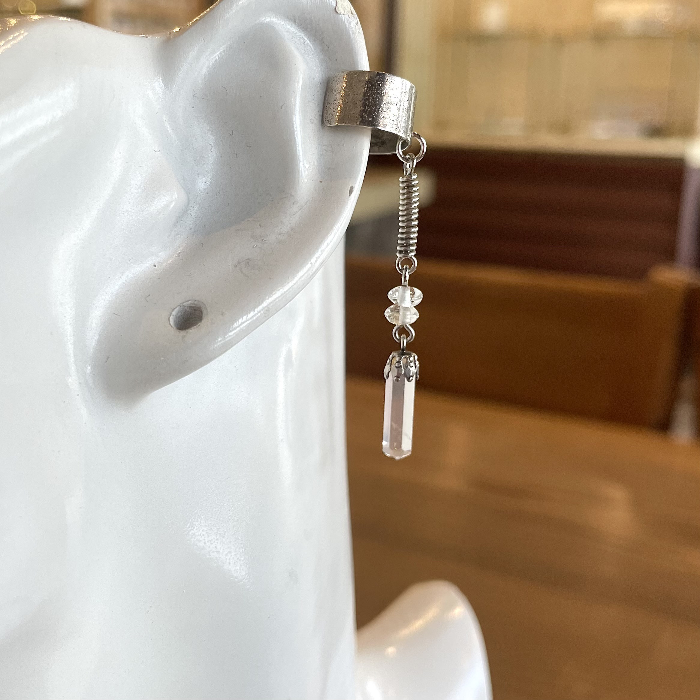 水晶イヤーカフ