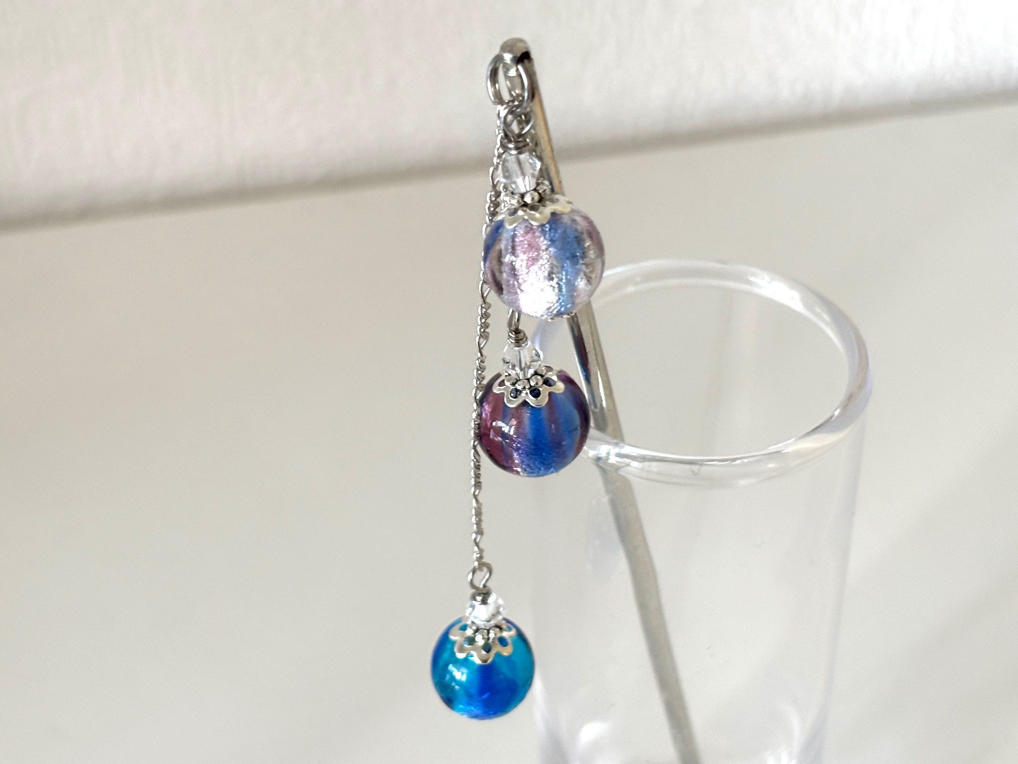 かんざし　青と紫のとんぼ玉３連　一本挿し　一本簪　涼しげ　夏　青　水色　ガラス　トンボ玉