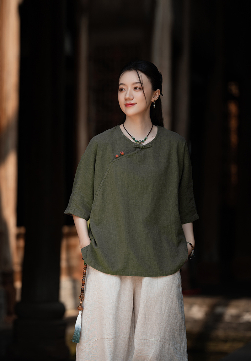 苎麻 盤釦チャイナシャツ ダークグリーン ～深緑に宿る静寂の美学～ 8379