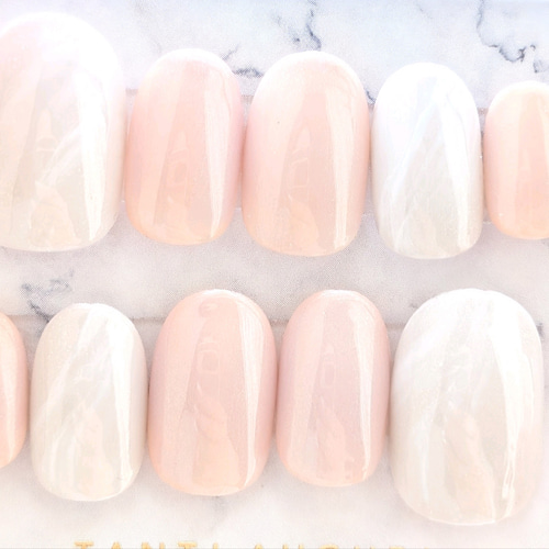 ニュアンスアイボリーとピンクネイル ネイルチップ（つけ爪） zukky