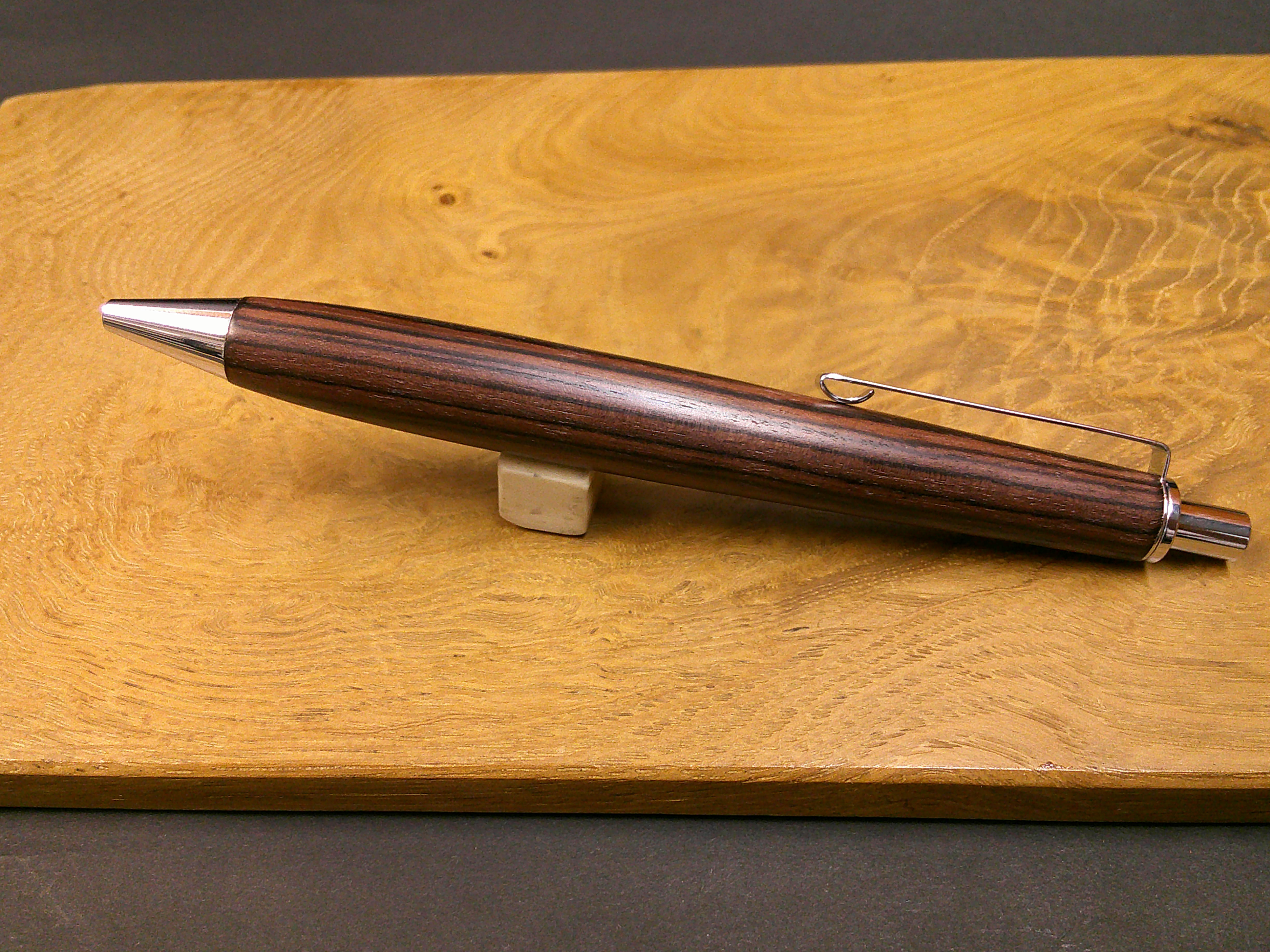 レア　キングウッド・ノック式ボールペン　ステーショナリー