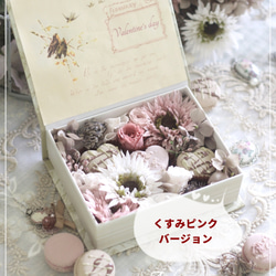 フランス田園風景より～スモーキーブルーのBOOK型マカロンボックスアレンジ・お花と手作りクレイのマカロンの詰め合わせ 8枚目の画像