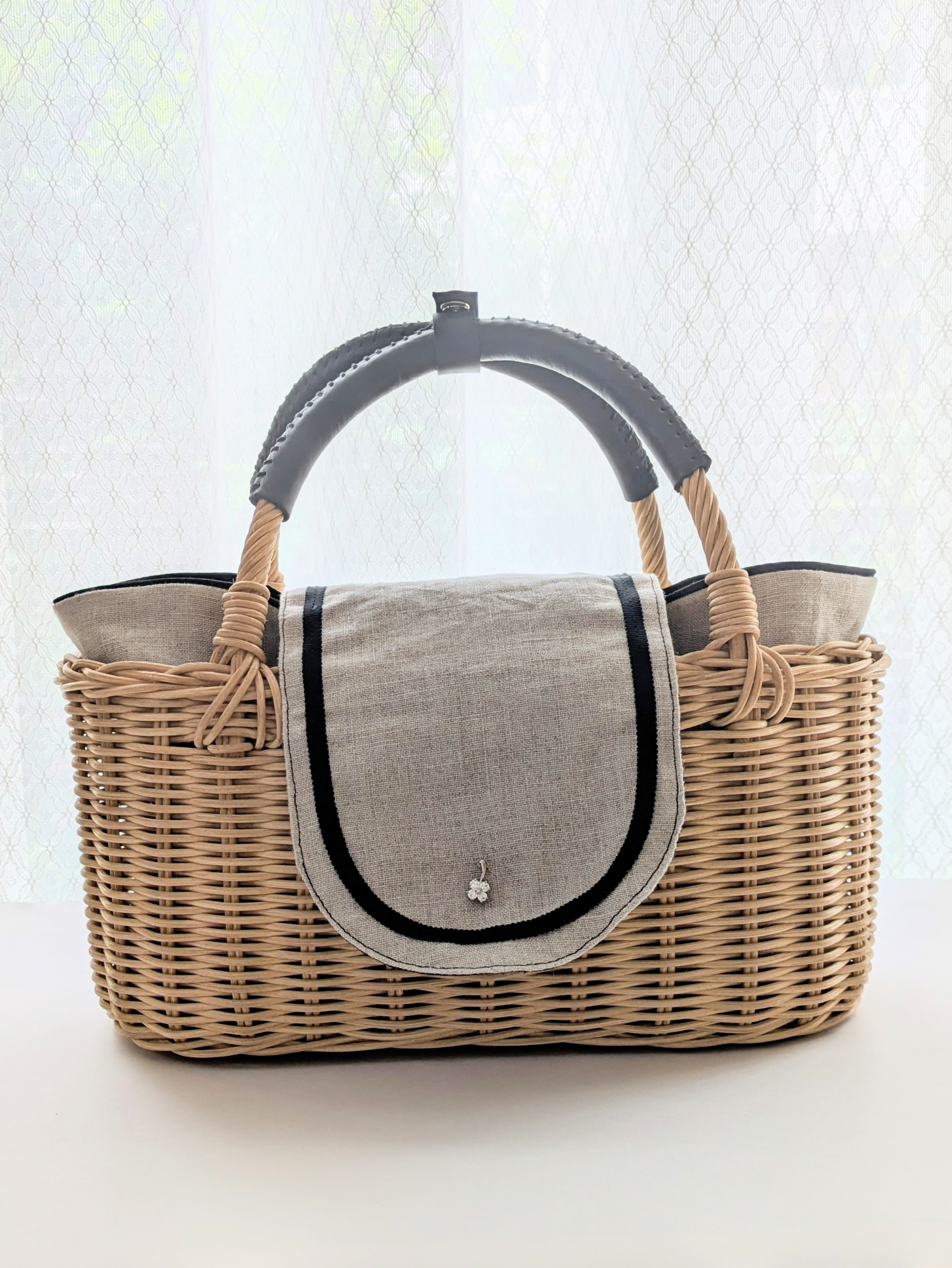 セーラー風カバー付きラタンのトートバック