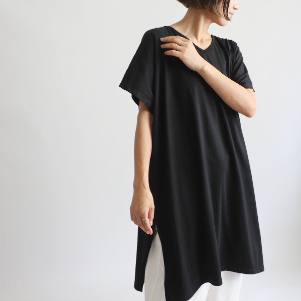 ⁑ラスト４　春うららＳＡＬＥ　９８cm度詰め天竺コットン Tシャツ生地プルオーバーTシャツ チュニック右スリット黒F10