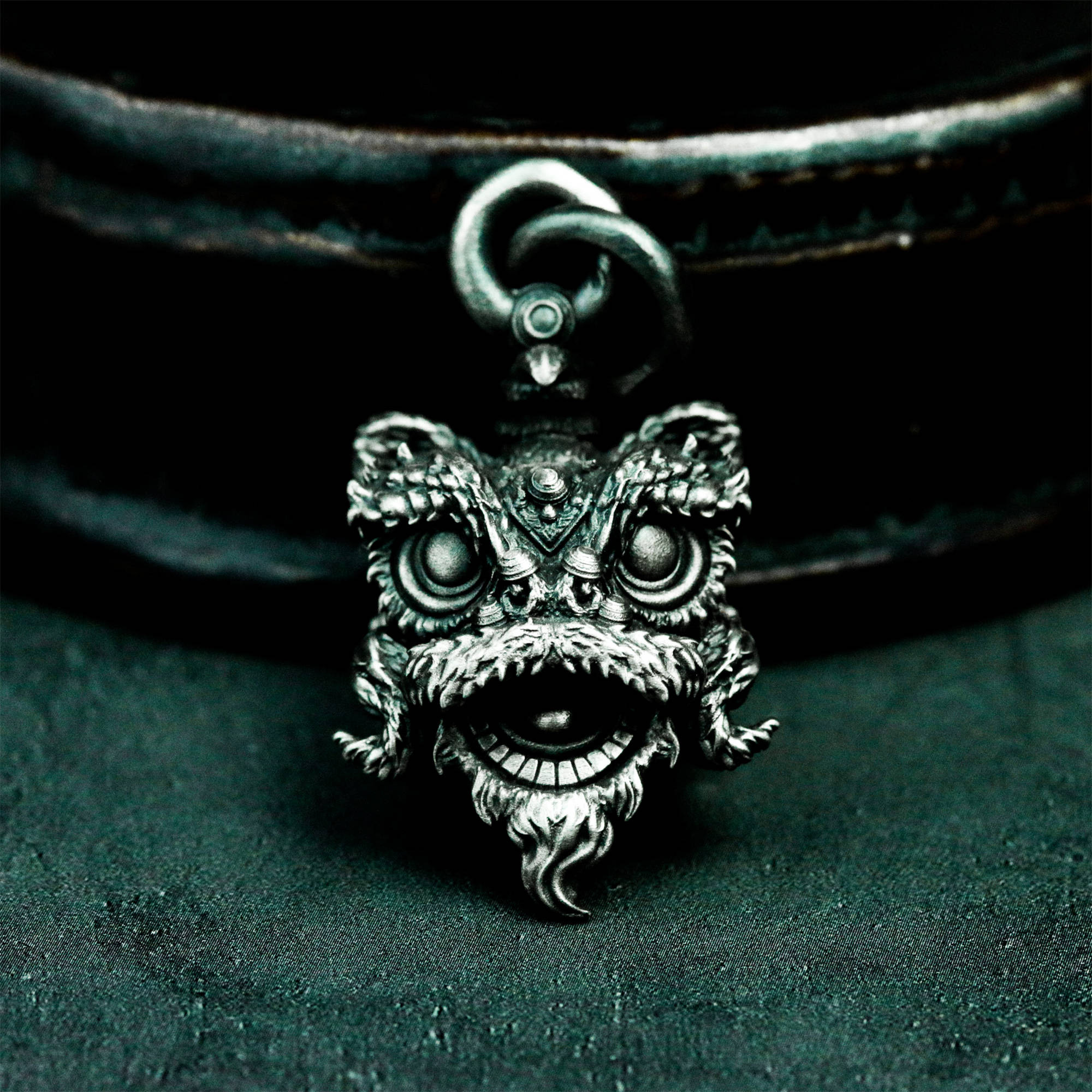 獅子舞頭部 925シルバーペンダント – 中国伝統の獅子舞モチーフ – ハンドメイドのユニークな東洋ネックレスギフト