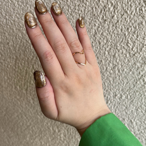 ゴールドきらめきニュアンスネイル ぷっくりネイル ゴールド