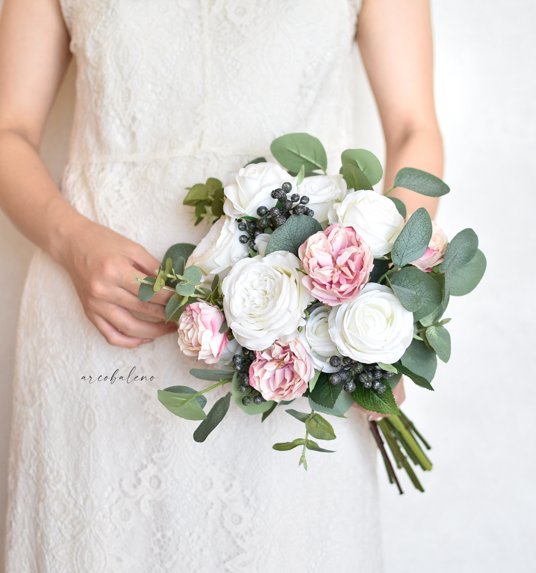 王道エレガント＊バラとユーカリのホワイト＆ピンクブーケ（アーティフィシャル）ウェディング・クラッチブーケ