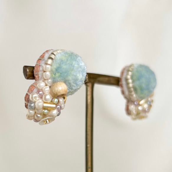 日常に彩りを【tsubomi】ピアス・イヤリング_ powder blue 3枚目の画像