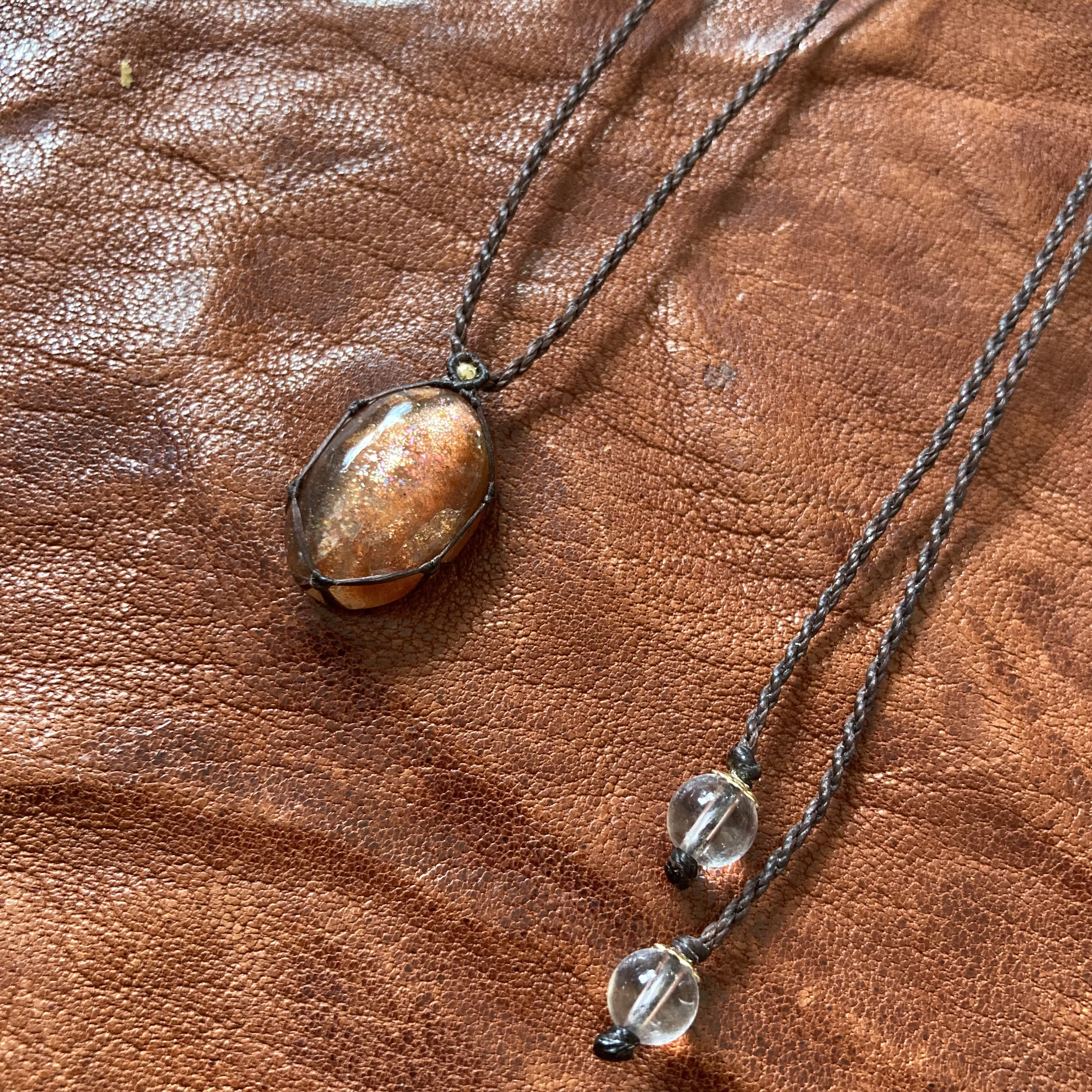 -Tiny earth- サンストーンマクラメネックレス