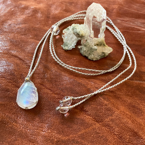 Tiny earth- ホワイトラブラドライトマクラメネックレス ネックレス