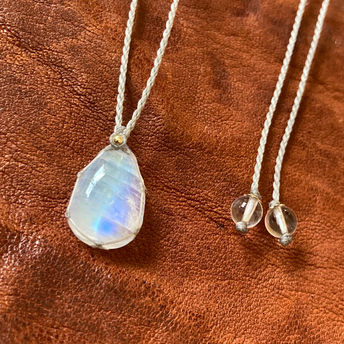 Tiny earth- ホワイトラブラドライトマクラメネックレス ネックレス