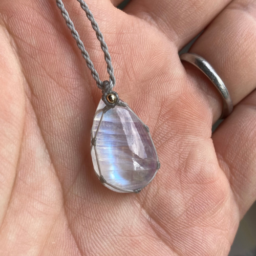 Tiny earth- ホワイトラブラドライトマクラメネックレス ネックレス