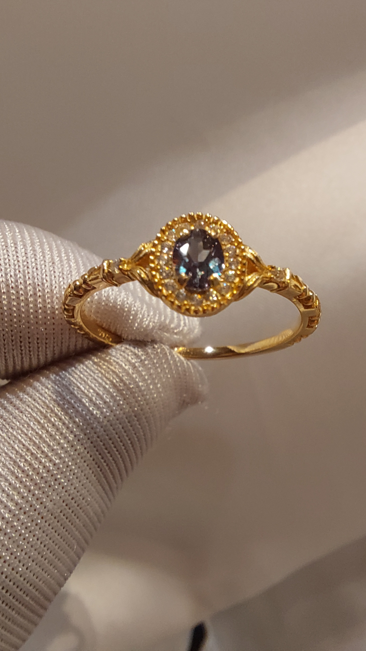 天然石　ゴールド　k18ジュエリー　アレキサンドライト　　デザインリング