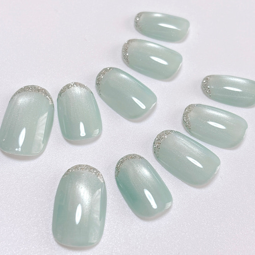 指先を美しく魅せる上品ネイル】ミントグリーン マグネット ガラス