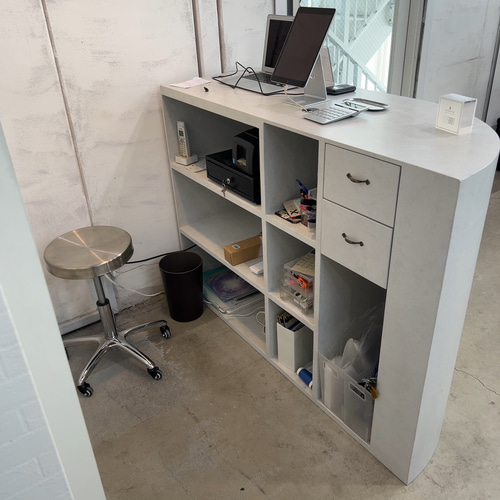 店舗什器シリーズ】人気のアールカウンター レジカウンター 受付