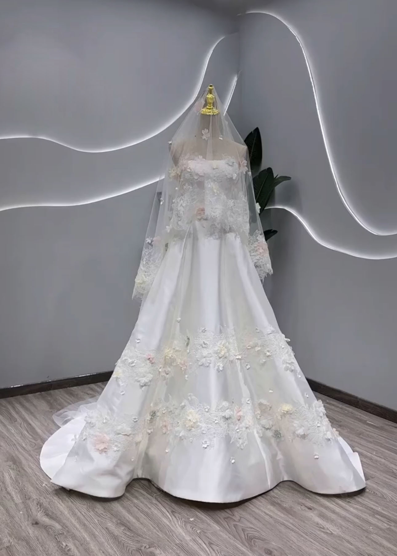 見逃さない！編み上げ　パーディードレス　スレンダーライン　ブライダル　ホワイト　ノースリーブ　サテン　お花飾り音楽会演奏 45,487円