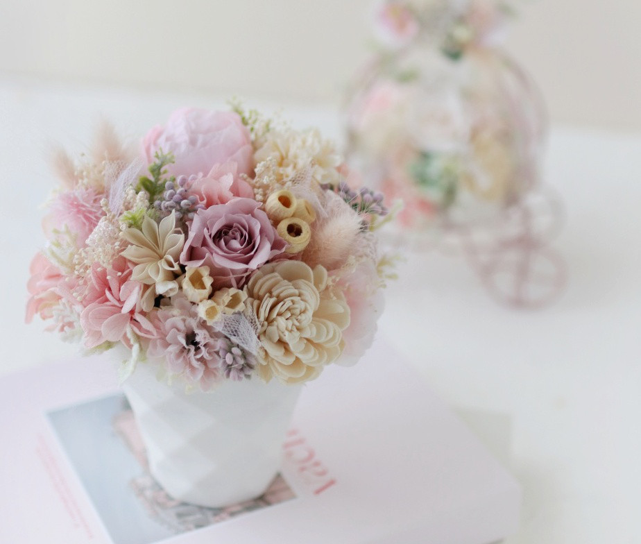 乙女心をくすぐるフェミニンな「ピンク・ポットアレンジ」