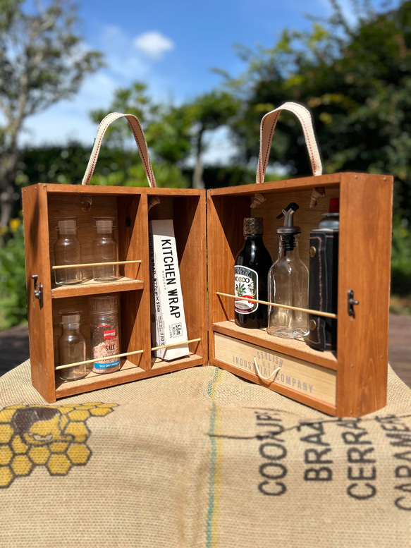 料理好きキャンパーさんへ】CD缶も調味料も全部まとめて！木製スパイス