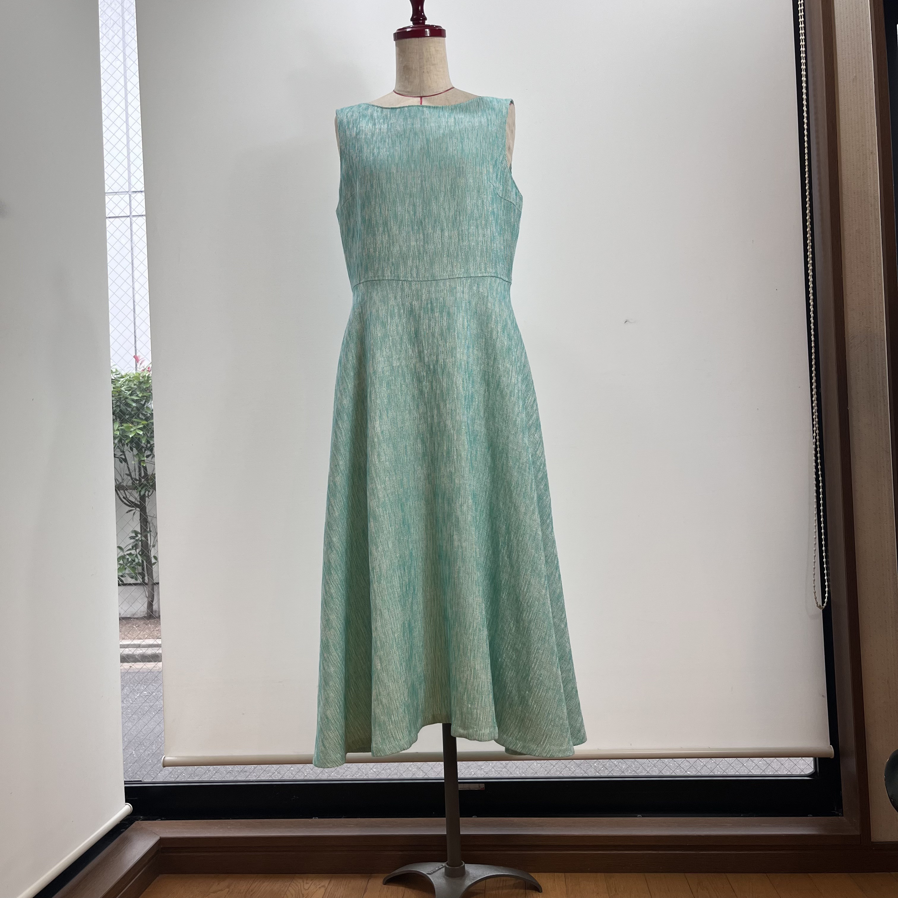 フレアーたっぷりのグリーンのワンピース(一点物)