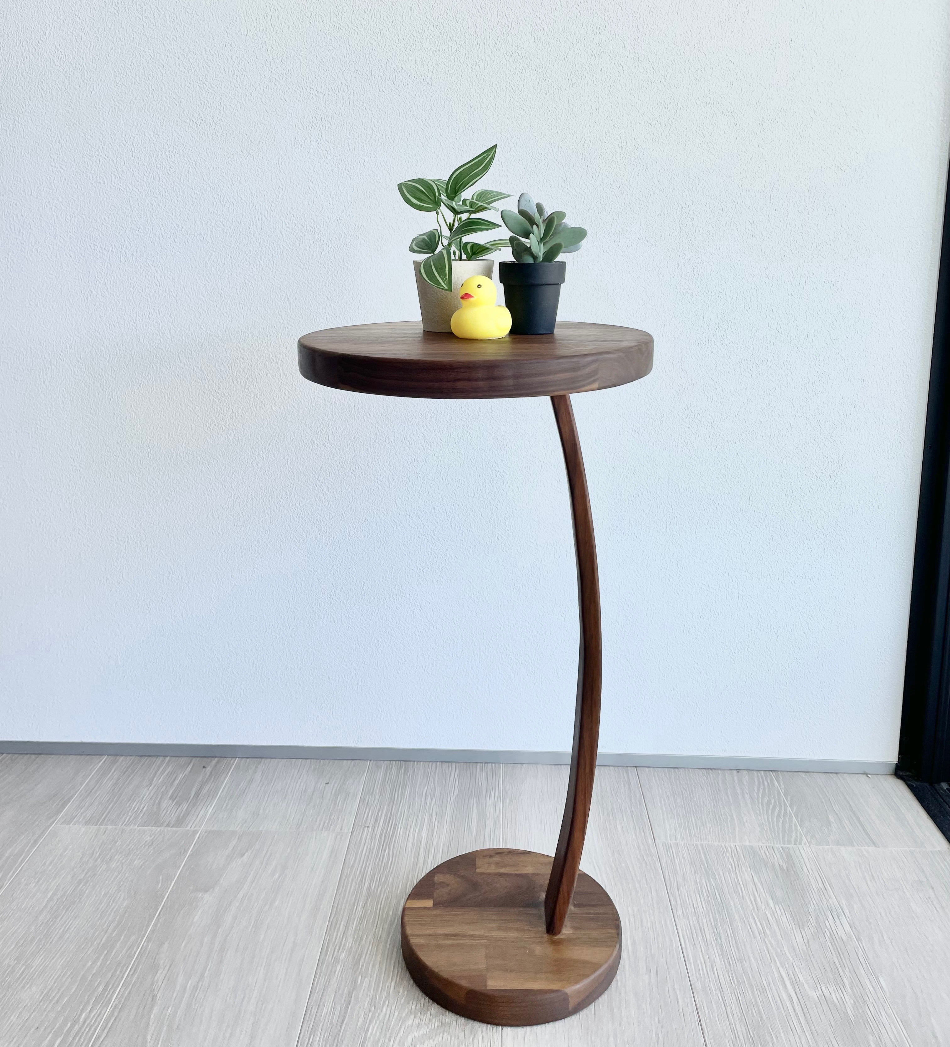 まん丸な小麦色のサイドテーブル(受注)