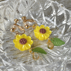 《受注生産》ひまわりの練り切りイヤリング/ピアス♡フェイクスイーツ 5枚目の画像