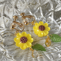 《受注生産》ひまわりの練り切りイヤリング/ピアス♡フェイクスイーツ 10枚目の画像