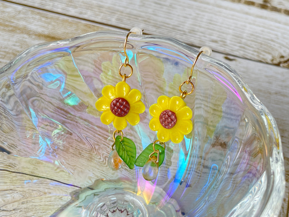 《受注生産》ひまわりの練り切りイヤリング/ピアス♡フェイクスイーツ 1枚目の画像