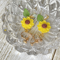 《受注生産》ひまわりの練り切りイヤリング/ピアス♡フェイクスイーツ 3枚目の画像