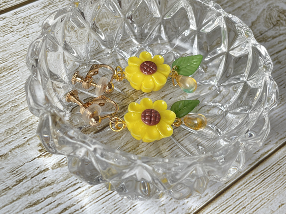 《受注生産》ひまわりの練り切りイヤリング/ピアス♡フェイクスイーツ 9枚目の画像