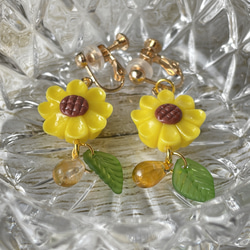 《受注生産》ひまわりの練り切りイヤリング/ピアス♡フェイクスイーツ 7枚目の画像