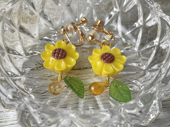 《受注生産》ひまわりの練り切りイヤリング/ピアス♡フェイクスイーツ 7枚目の画像
