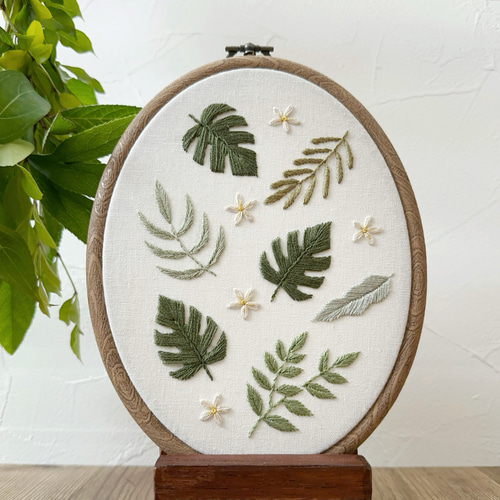 刺繍キット〉モンステラの刺繍フレーム キット Marguerite刺繍教室